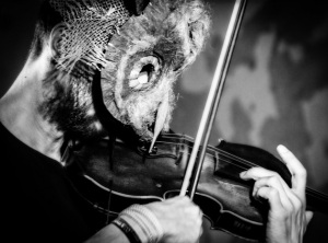 Emanuele Parrini dei Dinamitri Jazz Folklore fotografato per l'ultimo lavoro discografico “La Società delle Maschere” (foto: Maurizio Gennai)