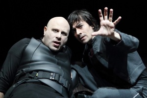 (Da sinistra) Vincenzo Pirrotta e Luigi Lo Cascio in "Otello"