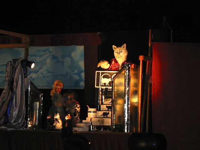 Il gatto mammone Per grandi e Puccini spettacoli per famiglie al Teatro Puccini
