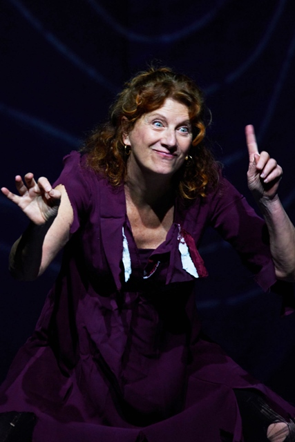 Angela Finocchiaro conclude la stagione di prosa con Il calamaro gigante al Teatro Politeama di Prato