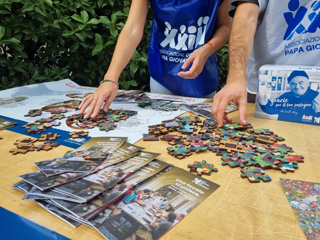 Torna in piazza la Comunità di don Benzi con la campagna Una tavola ci unisce Torna in piazza la Comunità di don Benzi con la campagna Una tavola ci unisce